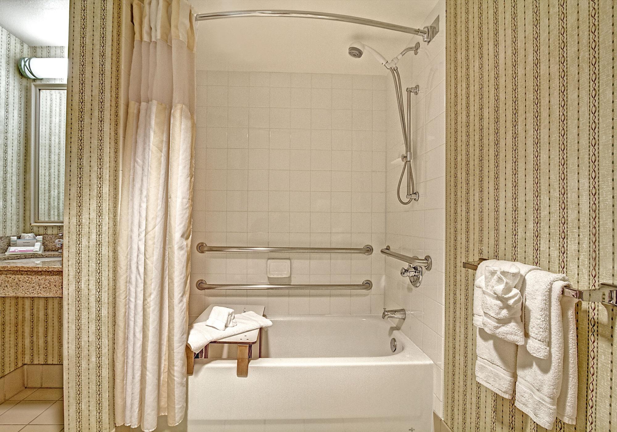 Hilton Garden Airport Hotel 3*