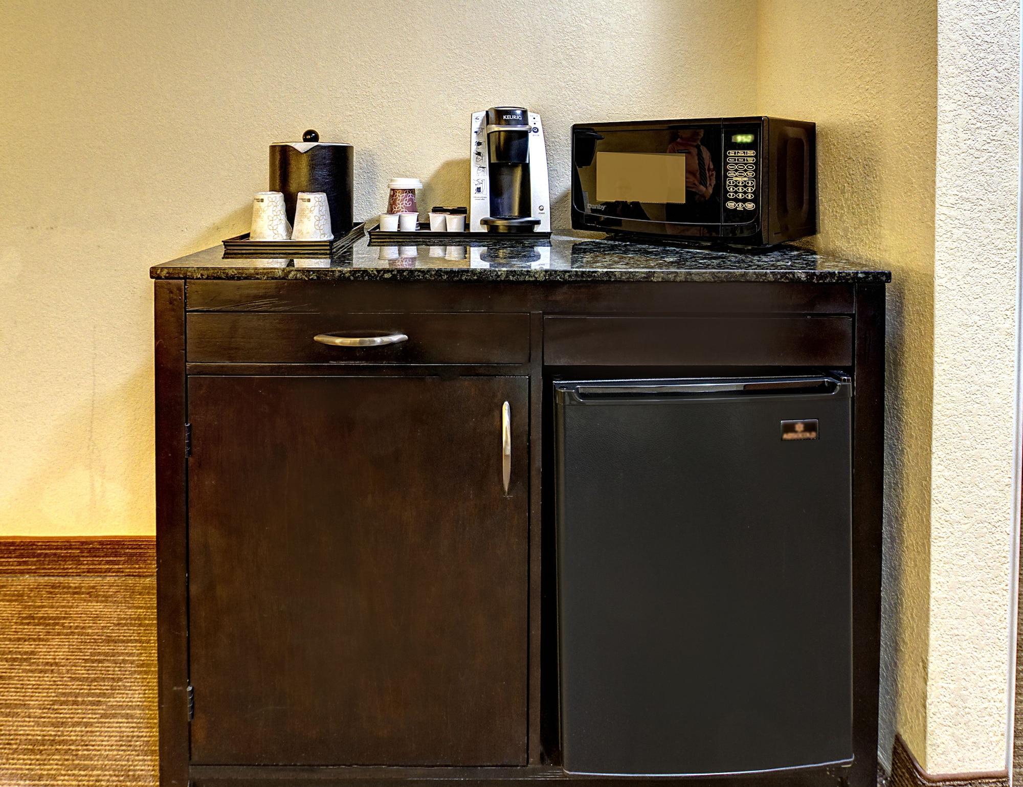 Hilton Garden Airport 3*